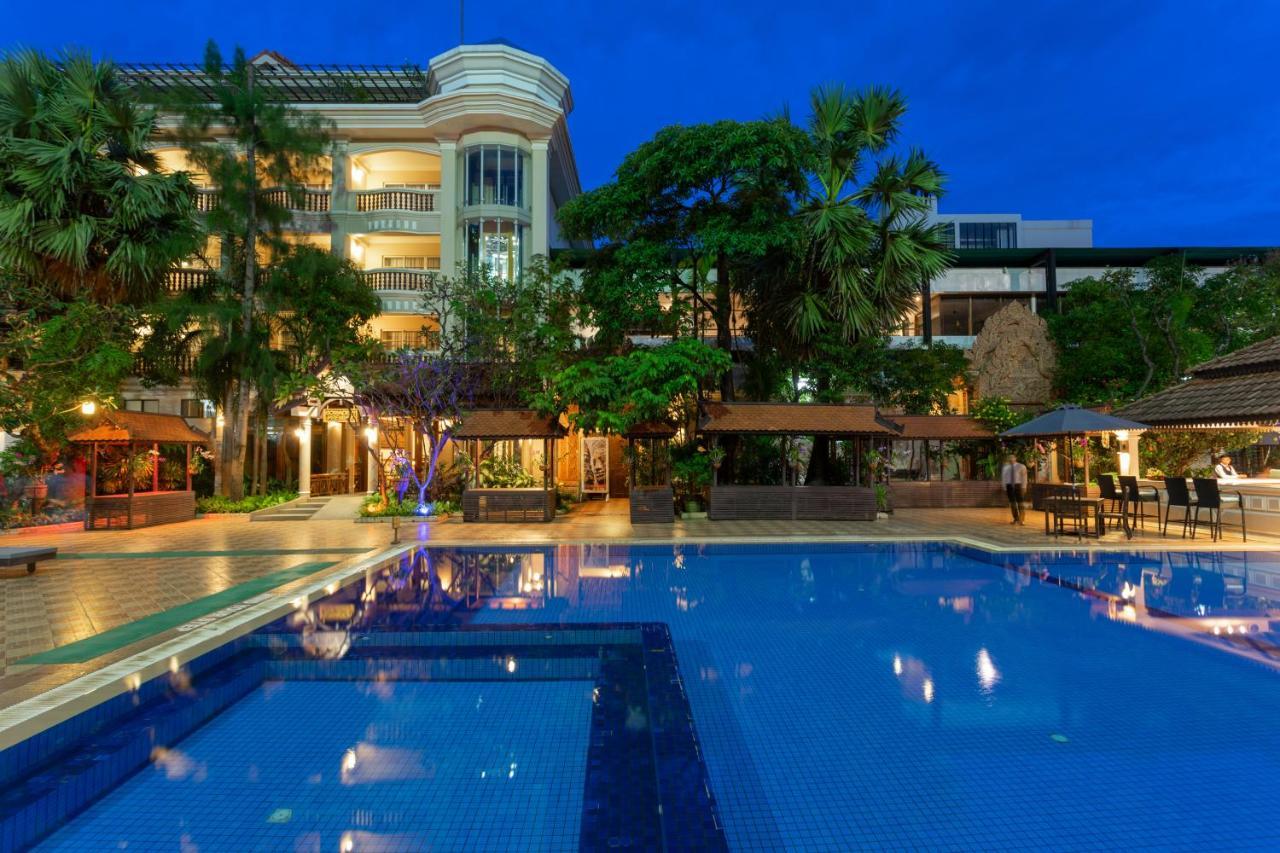 Hotel Somadevi Angkor Premium Siem Reap Esterno foto